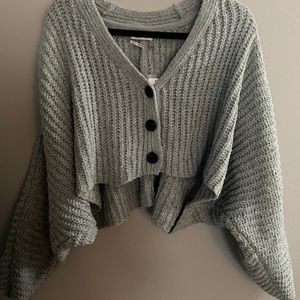 Cropped urban sweater